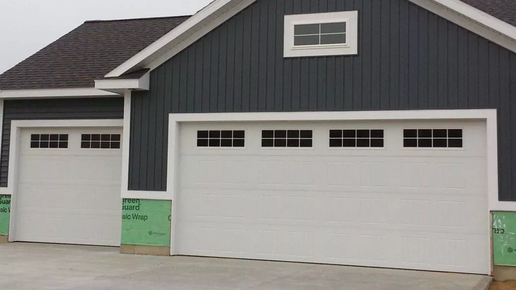 Wayne Dalton, model 9600, Sonoma, 8' x 8' and 16' x 8', White, Stockton III windows