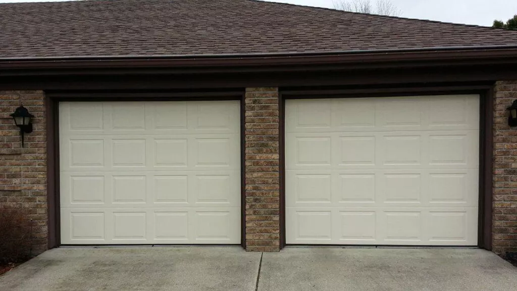 Wayne Dalton, model 9600, Raised Panel, 9' x 7', Almond